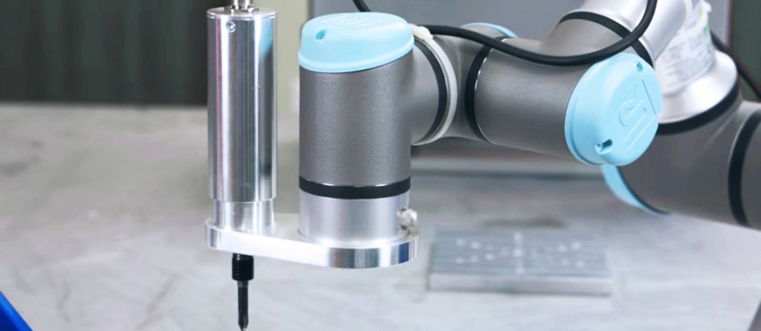 Kolver-PLUTO-UniversalRobot-Industry4.0